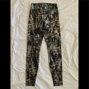 Lululemon wunder under full length size 6 gray foil